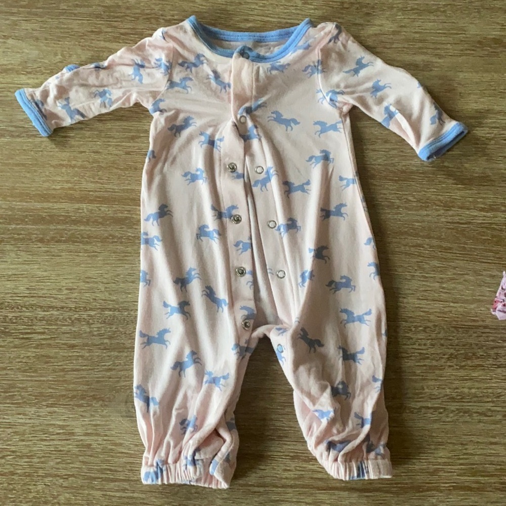 silk berry baby onesie newborn-3months